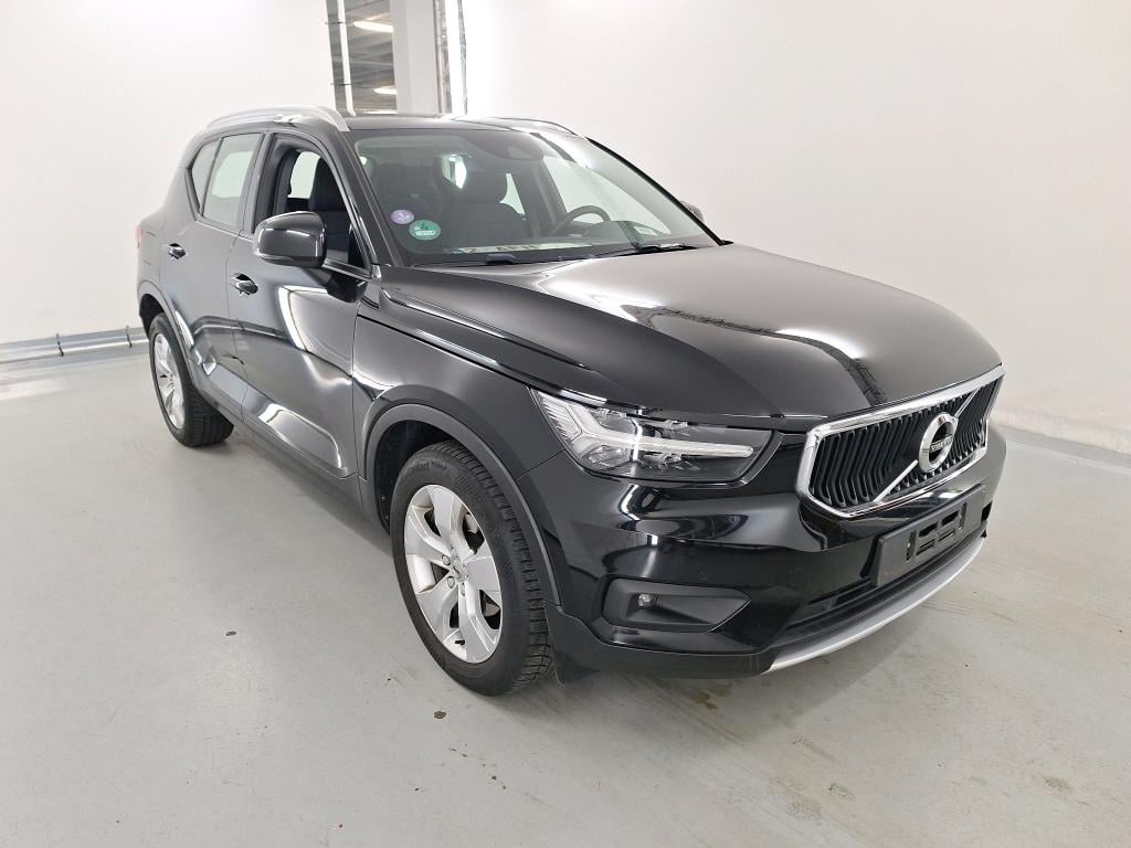 VOLVO XC40 1.5 T2 MOMENTUM PRO