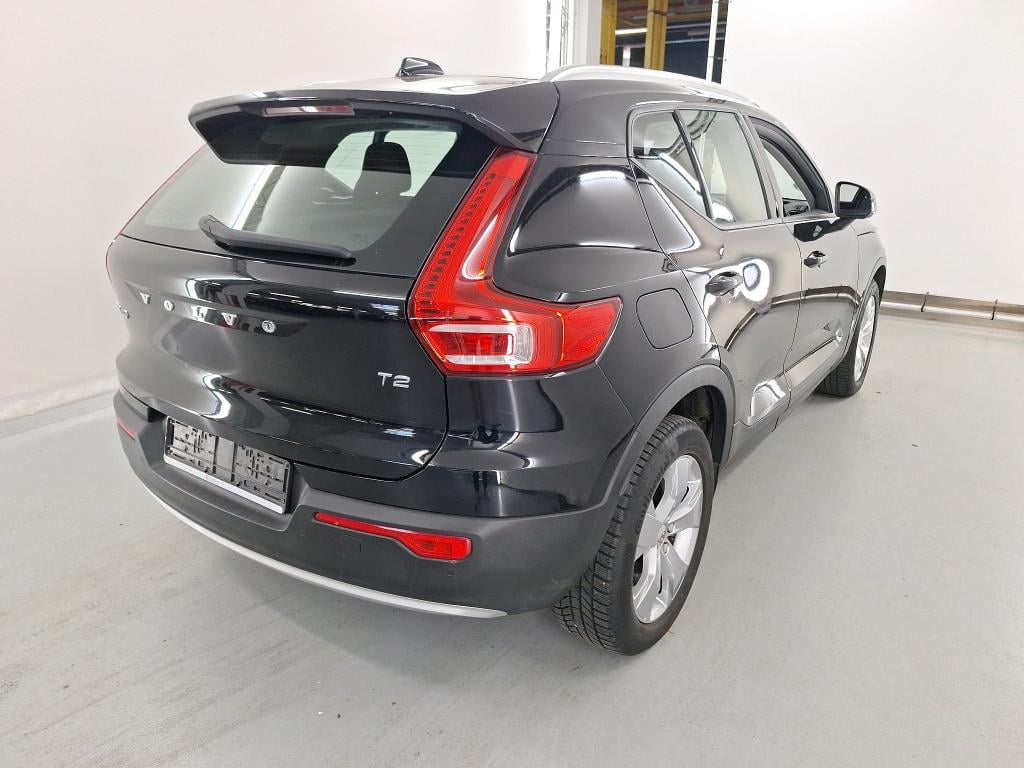 VOLVO XC40 1.5 T2 MOMENTUM PRO photo