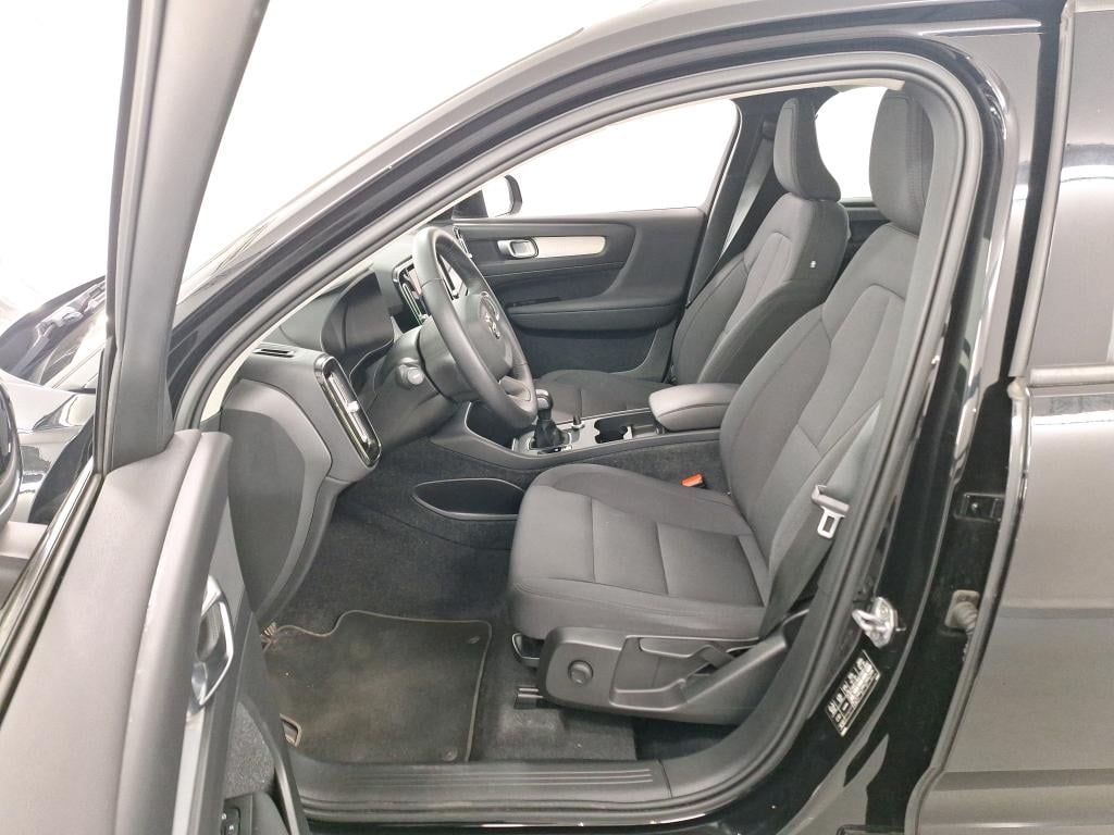 VOLVO XC40 1.5 T2 MOMENTUM PRO photo