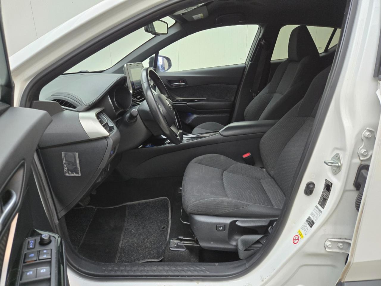 TOYOTA C-HR 1.8 Hybrid Dynamic photo