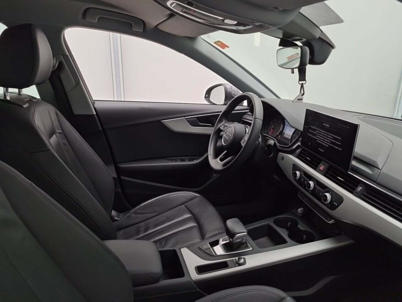 AUDI A4 AVANT 30 TDI BUSINESS ED. S-TRONIC photo