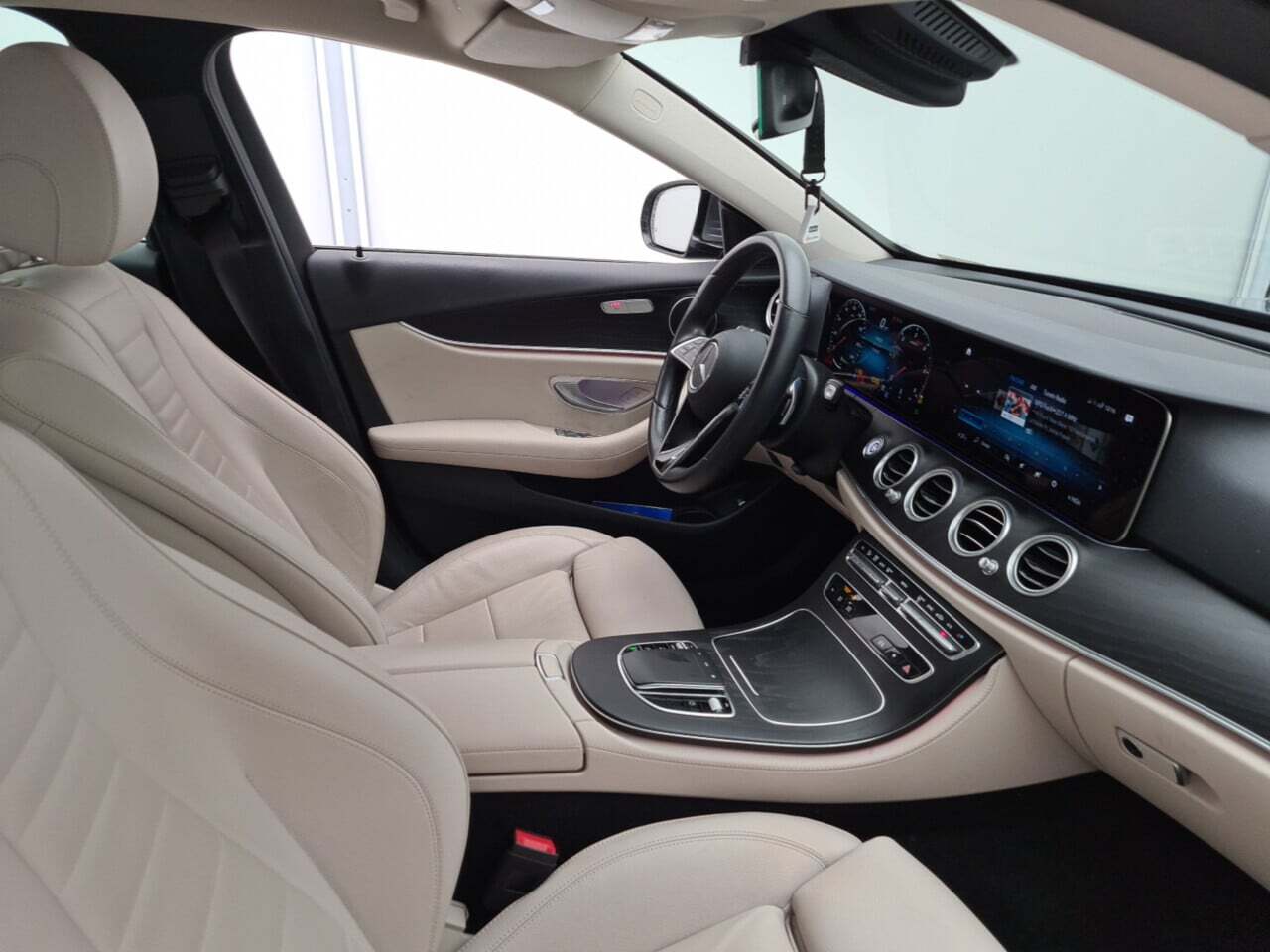 MERCEDES-BENZ E-KLASSE 200D BUSINESS SOL. AUT. photo