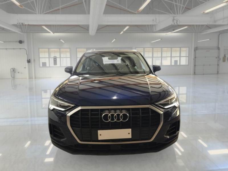 AUDI Q3 / 2018 / 5P / SUV 45 TFSI E S TRONIC BUSINESS photo