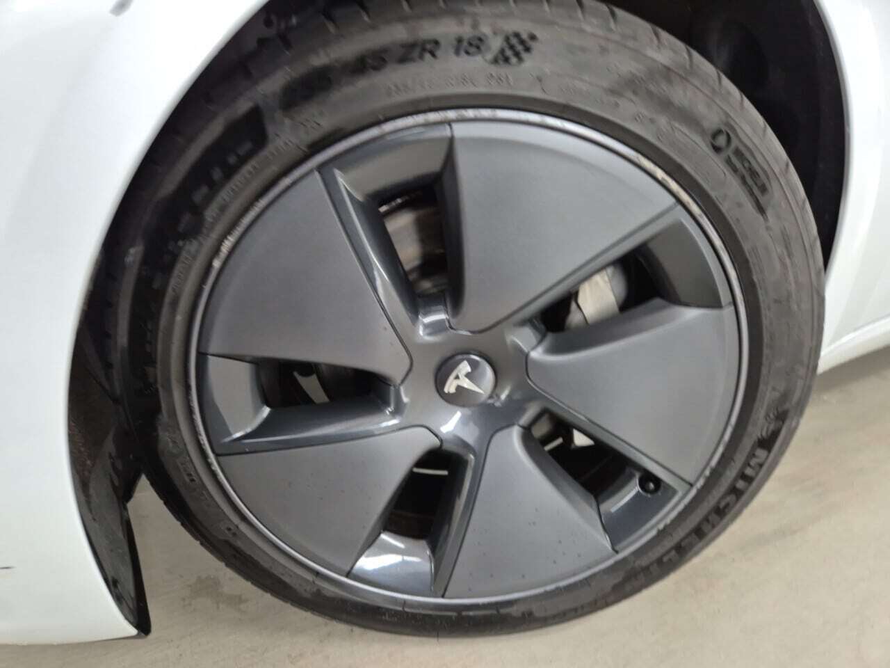 TESLA MODEL 3 STANDARD PLUS RWD photo