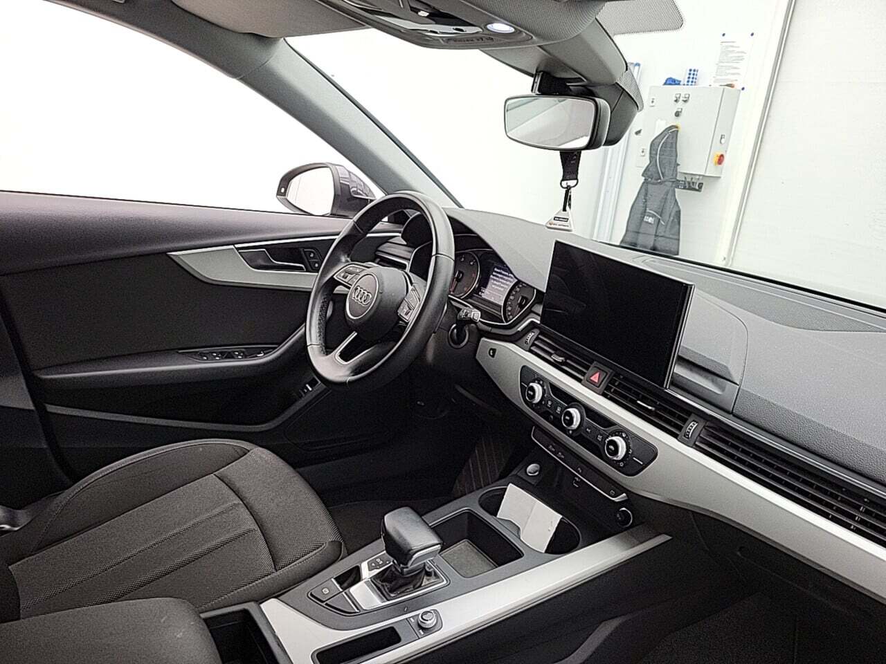 AUDI A4 AVANT 2.0 30 TDI BUSINESS EDITION AT photo