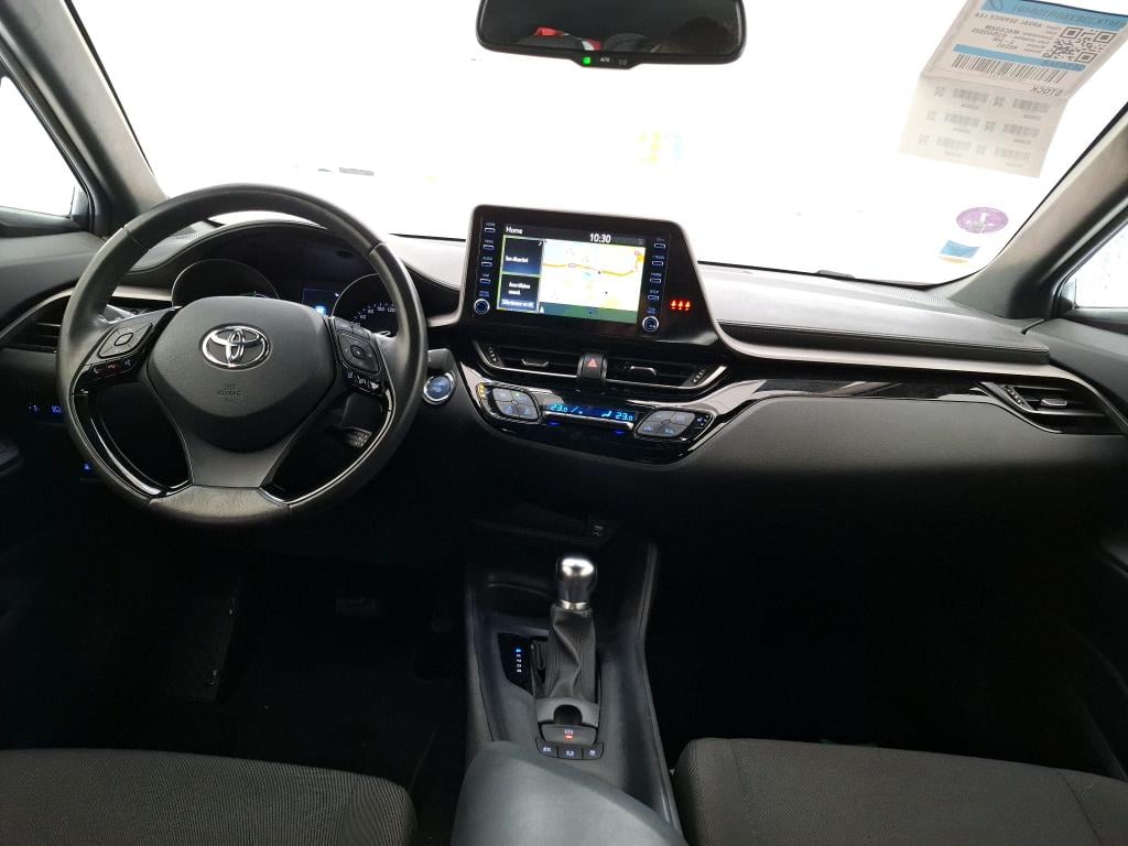 TOYOTA C-HR / 2016 / 5P / SUV 1.8 Hybride 122 Dynamic Business Stage A photo