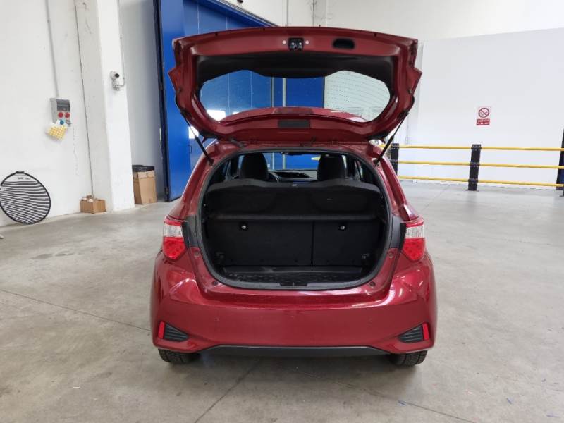 TOYOTA YARIS / 2017 / 5P / BERLINA 1.5 HYBRID STYLE MY18+ photo