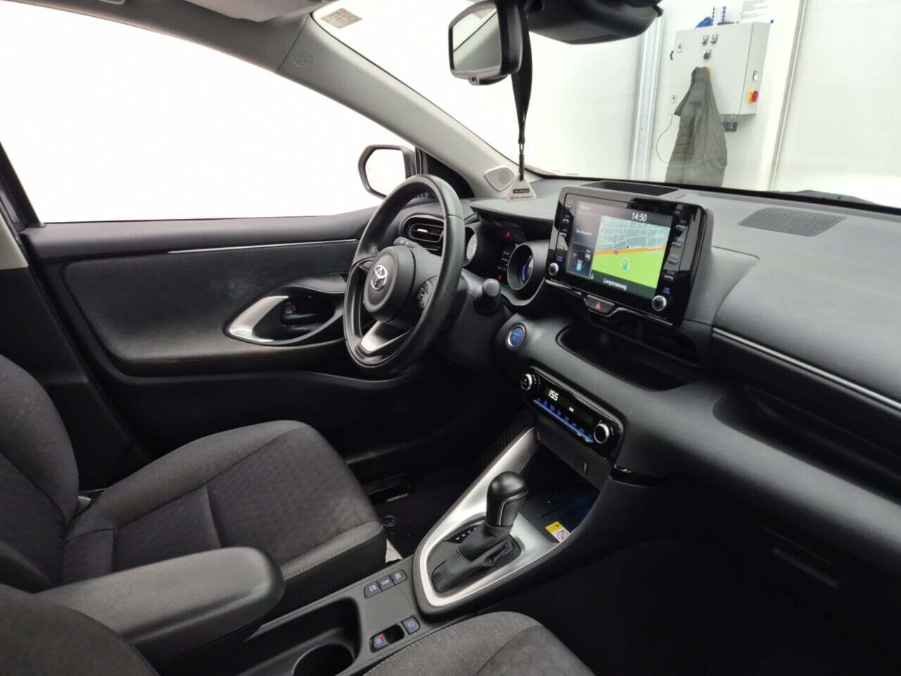 TOYOTA YARI 1.5 VVT-I HYBRID LOUNGE photo