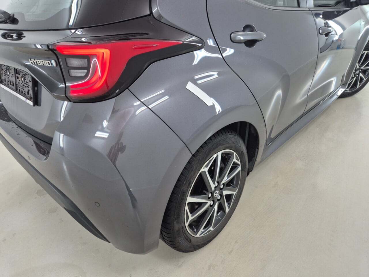 TOYOTA YARI 1.5 VVT-I HYBRID LOUNGE photo