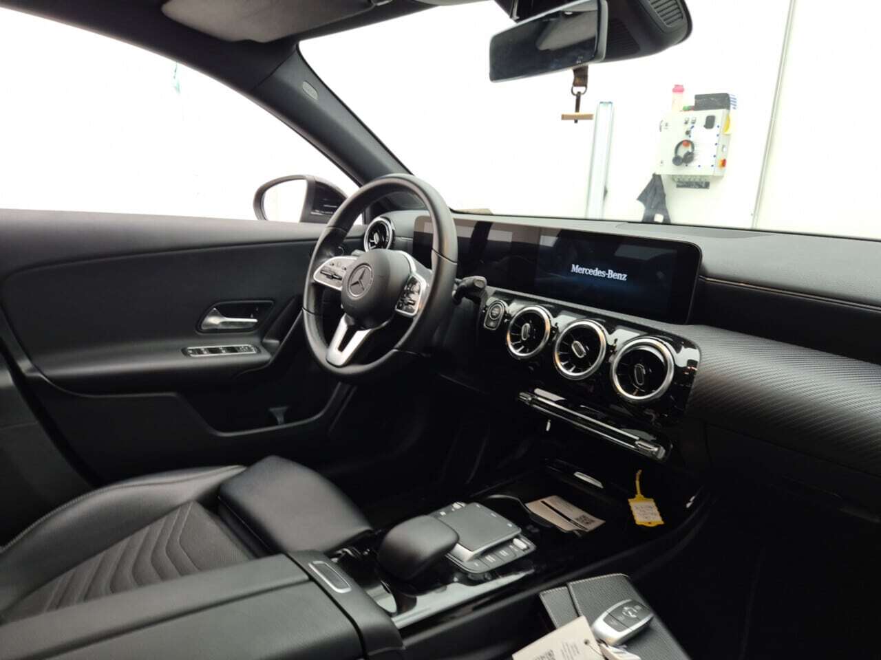 MERCEDES-BENZ A-KLASSE LIMOUSINE 2.0 180 D STYLE 7G-DCT photo