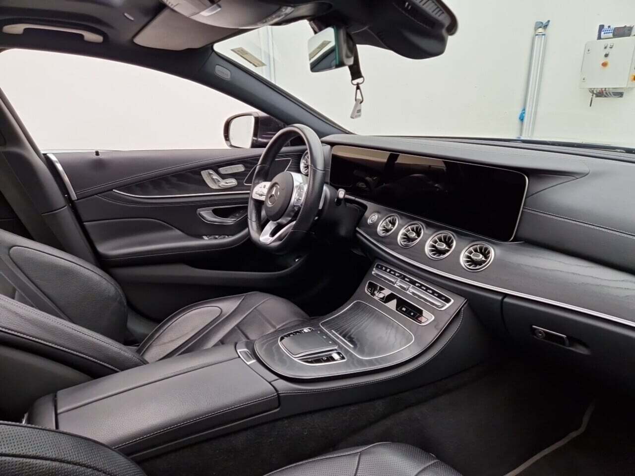 MERCEDES-BENZ CLS 220D AMG-LINE AUT. photo