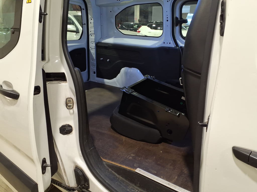 OPEL COMBO 1.5 TURBO D 75KW 2.3T L2H1 COMFORT photo