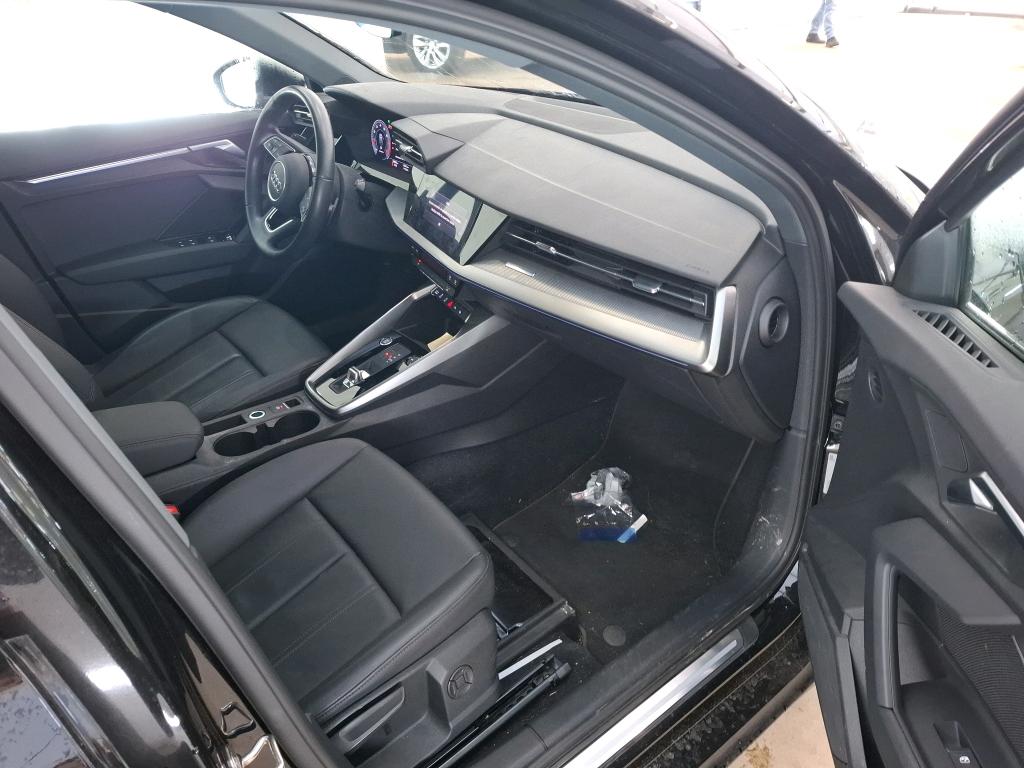 AUDI A3 Sportback / 2020 / 5P / Berline 35 TFSI 150 MHEV S Tronic Design Luxe photo