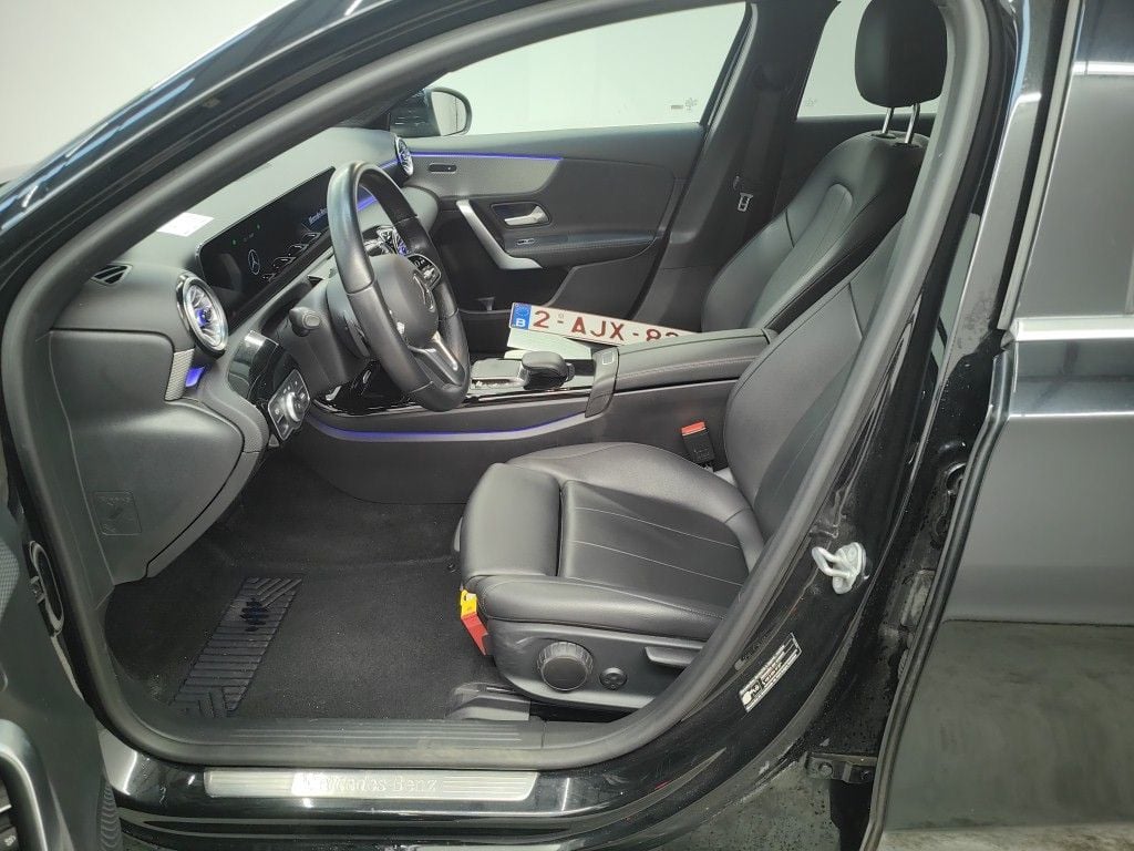 Mercedes-Benz A-Klasse Limousine A 180d DCT Business Solution 4d photo