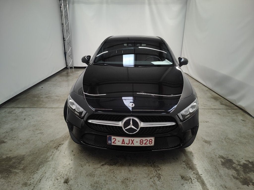 Mercedes-Benz A-Klasse Limousine A 180d DCT Business Solution 4d photo