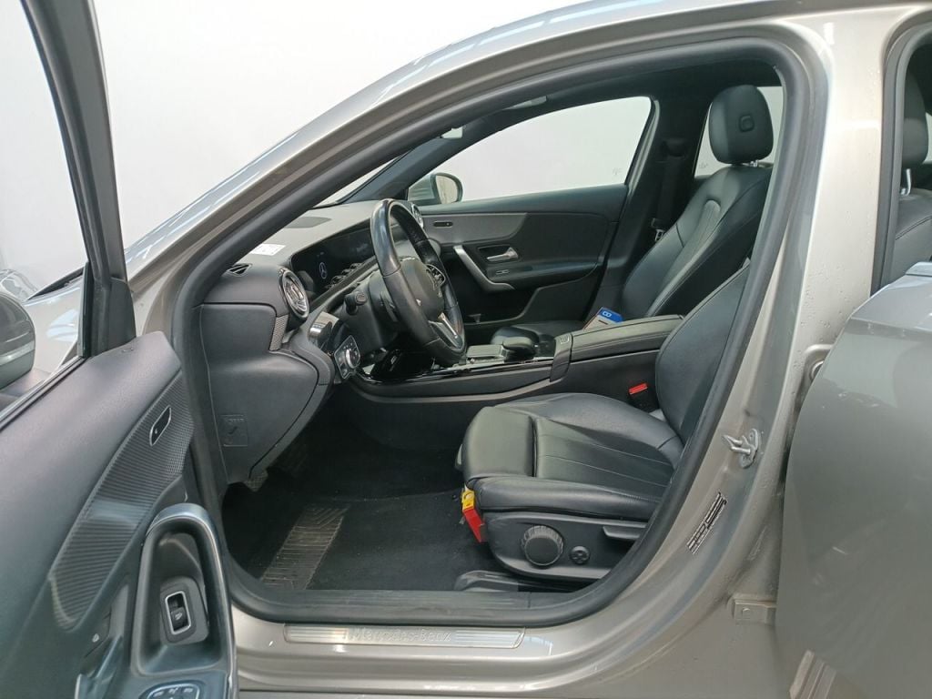 Mercedes-Benz A-Klasse Limousine A 180 d DCT Business Solution 4d photo