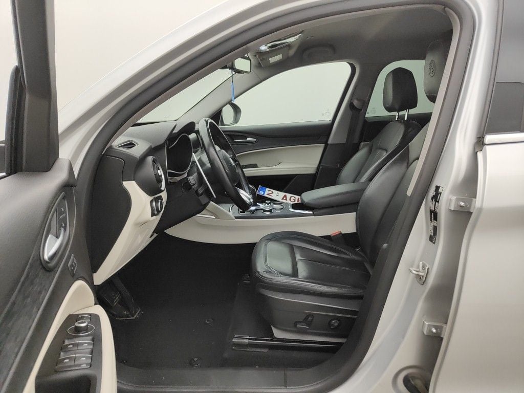 Alfa Romeo Stelvio 2.2 D 160 Super 5d photo