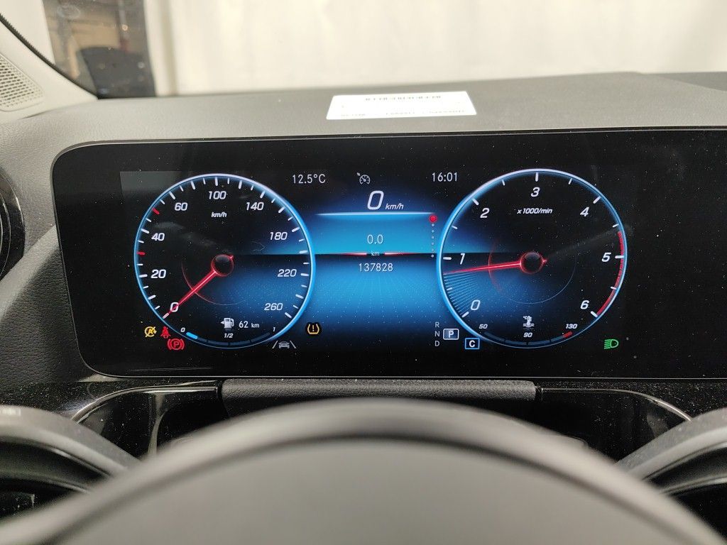 Mercedes-Benz GLA GLA 180 d 5d photo