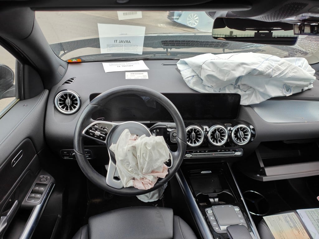 Mercedes-Benz GLA GLA 180 Business Solution 5d !! Damaged Car !!!! photo