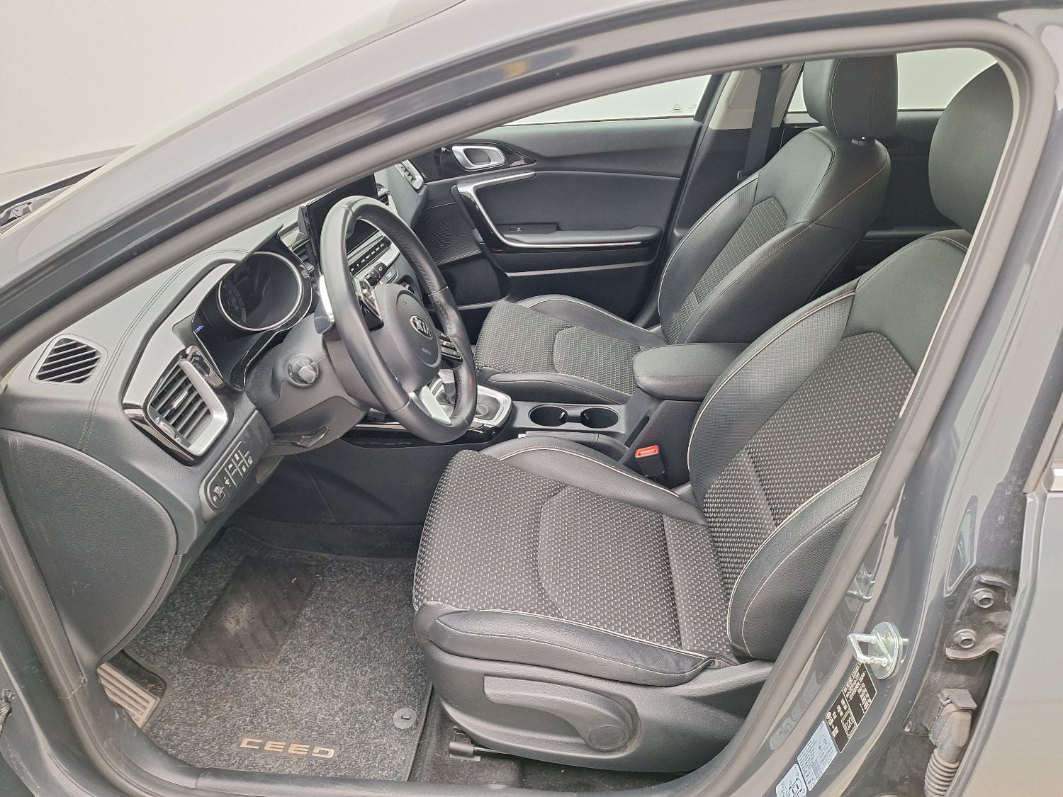 Kia, Ceed SW '18, KIA cee'd Sportswagon More 1.6 CRDi 136 MHEV DCT 5 photo