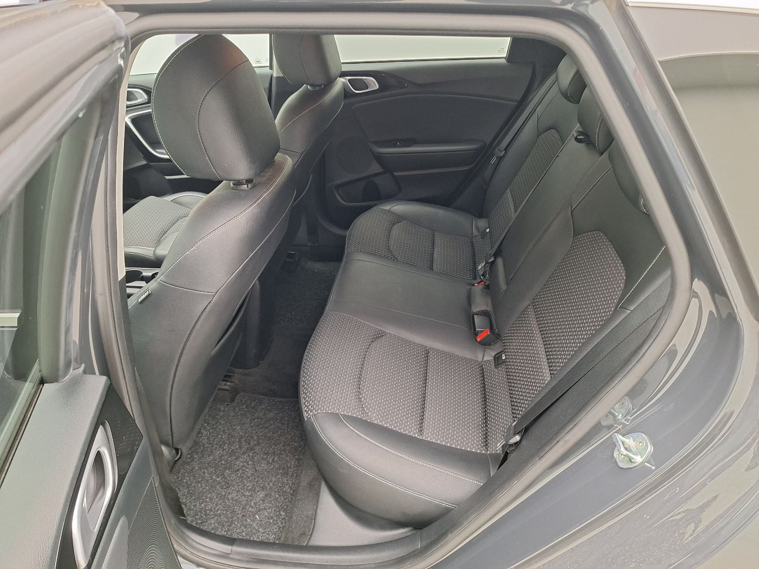 Kia, Ceed SW '18, KIA cee'd Sportswagon More 1.6 CRDi 136 MHEV DCT 5 photo