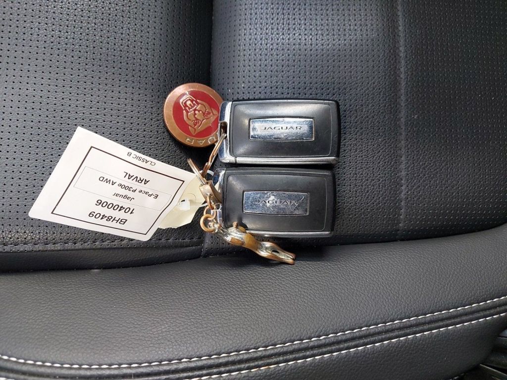 JAGUAR E-PACE - 2021 1.5 T PHEV AWD P300e R-Dynamic SE 5d photo