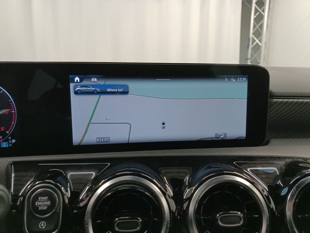 MERCEDES CLASSE A DIESEL (W177) A 180 d 116hp Business Line 5d photo