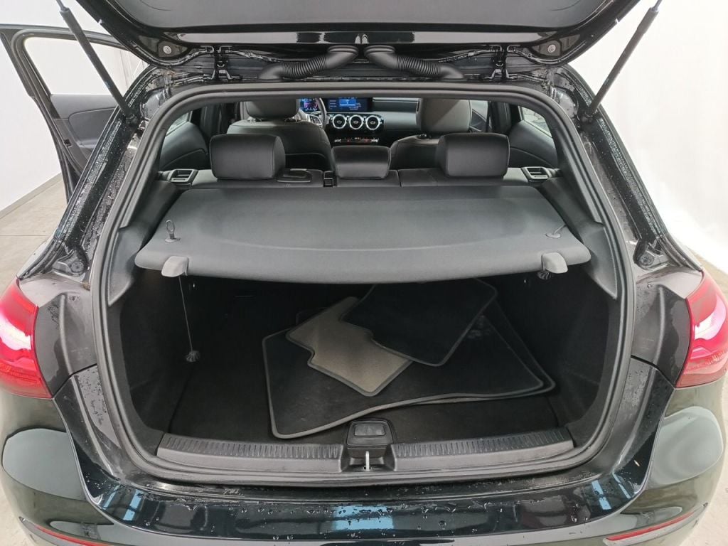 MERCEDES CLASSE A DIESEL (W177) A 180 d 116hp Business Line 5d photo