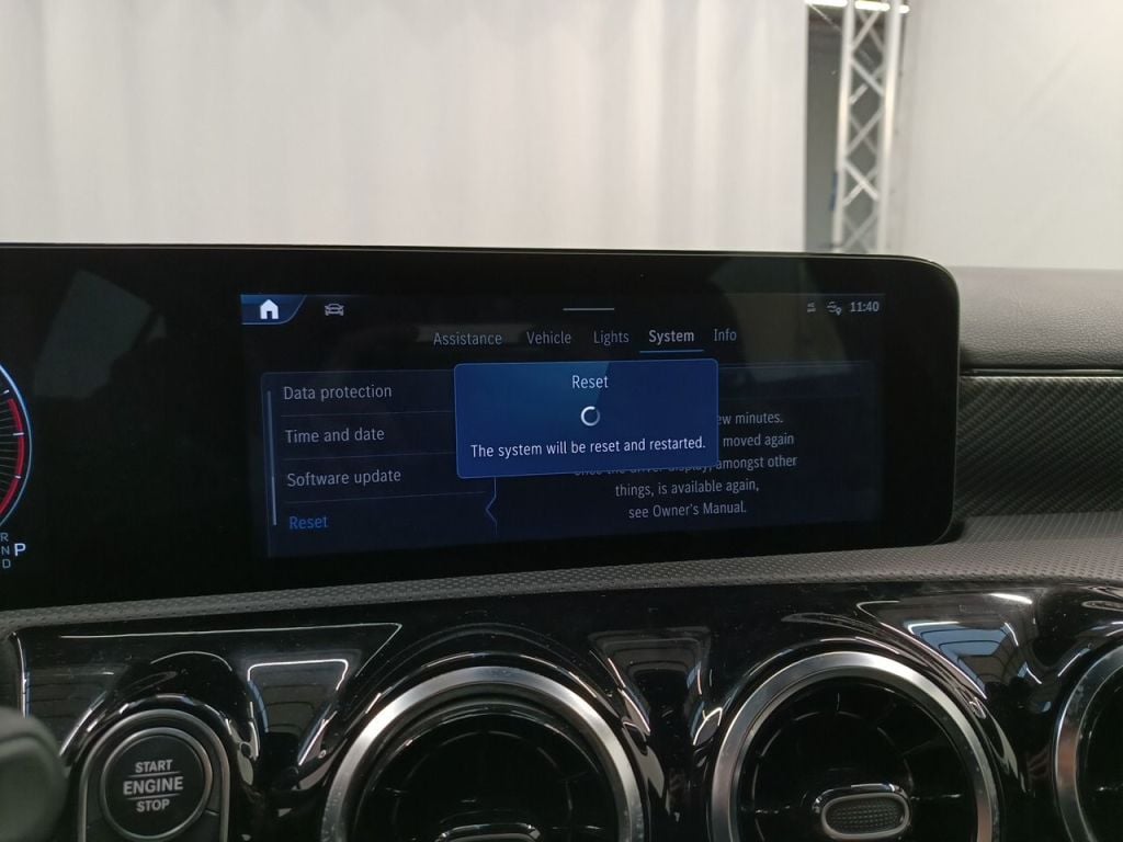 MERCEDES CLASSE A DIESEL (W177) A 180 d 116hp Business Line 5d photo