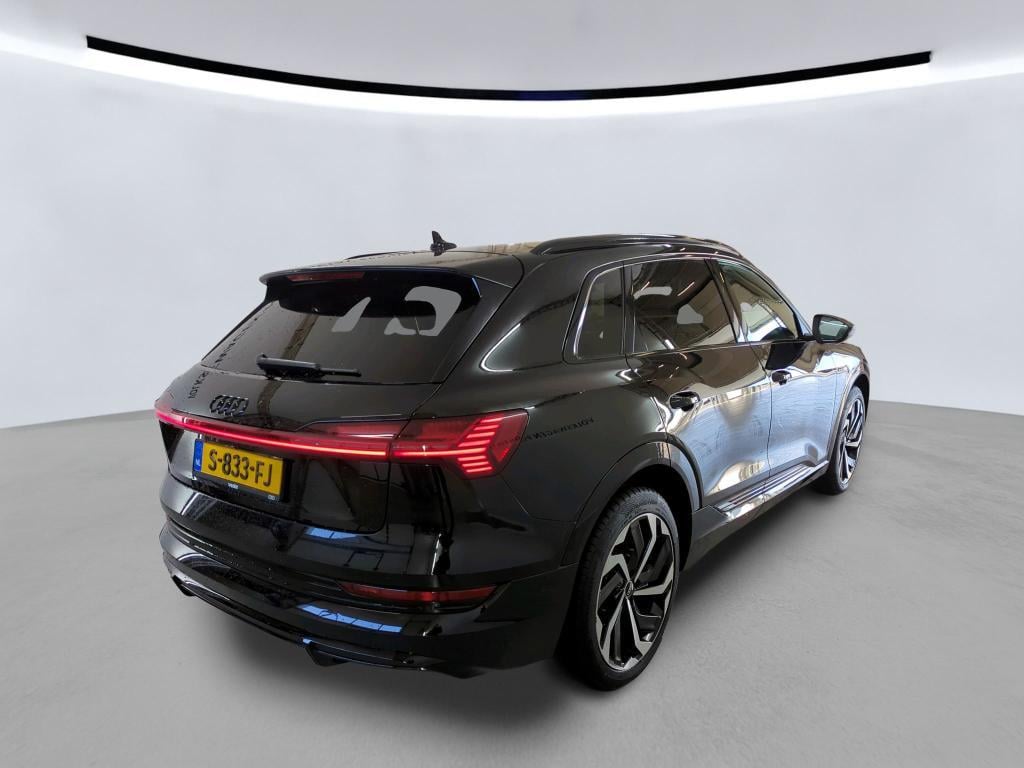 AUDI e-tron 300 kW photo