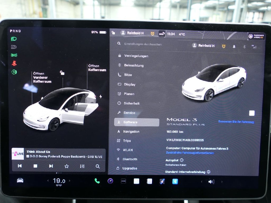 TESLA Model 3 Standard Reichweite Plus Hinterradantrieb 5d 225kW photo