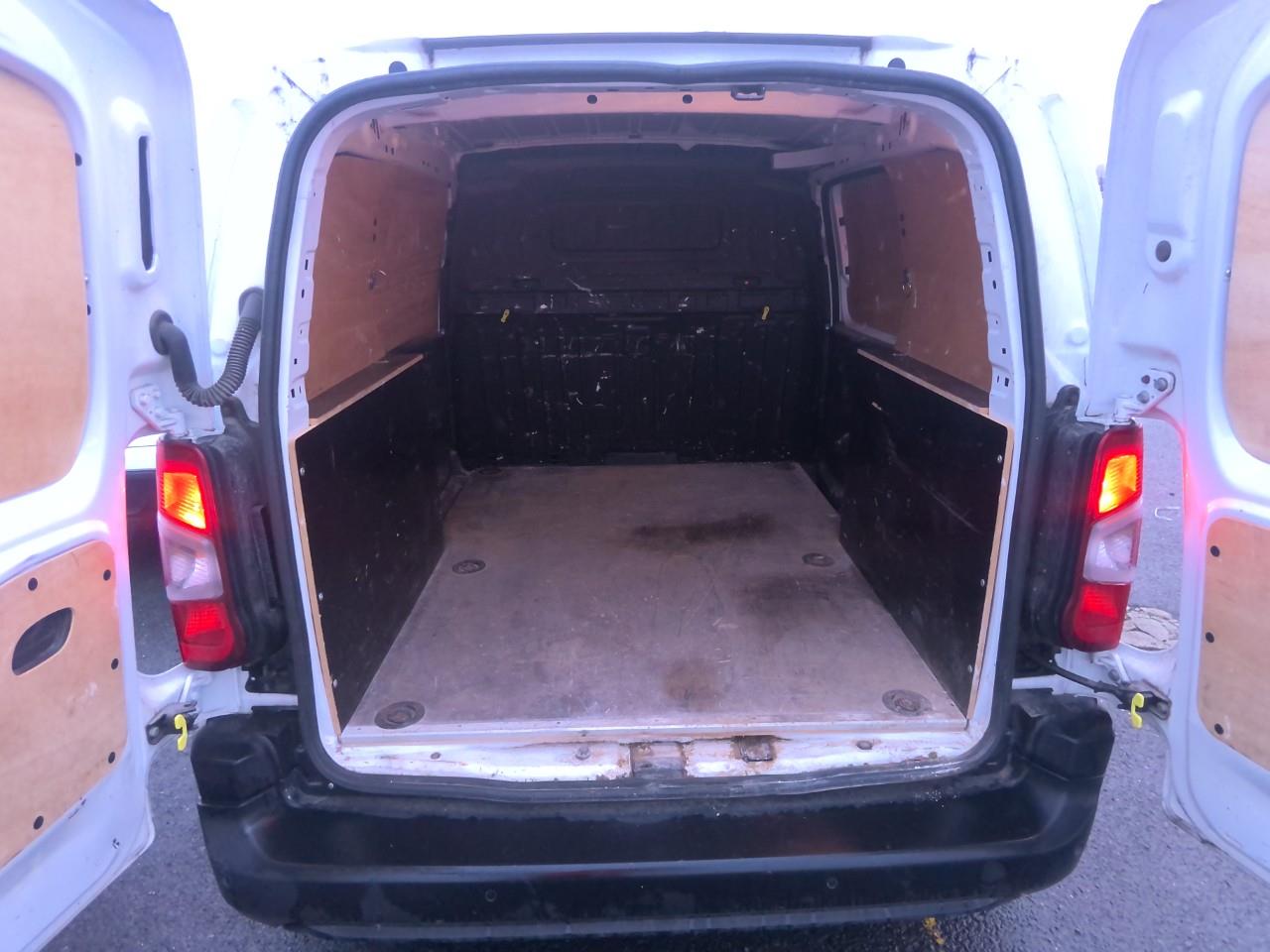 COMBO VAN DIE 102 L1H1 18M photo