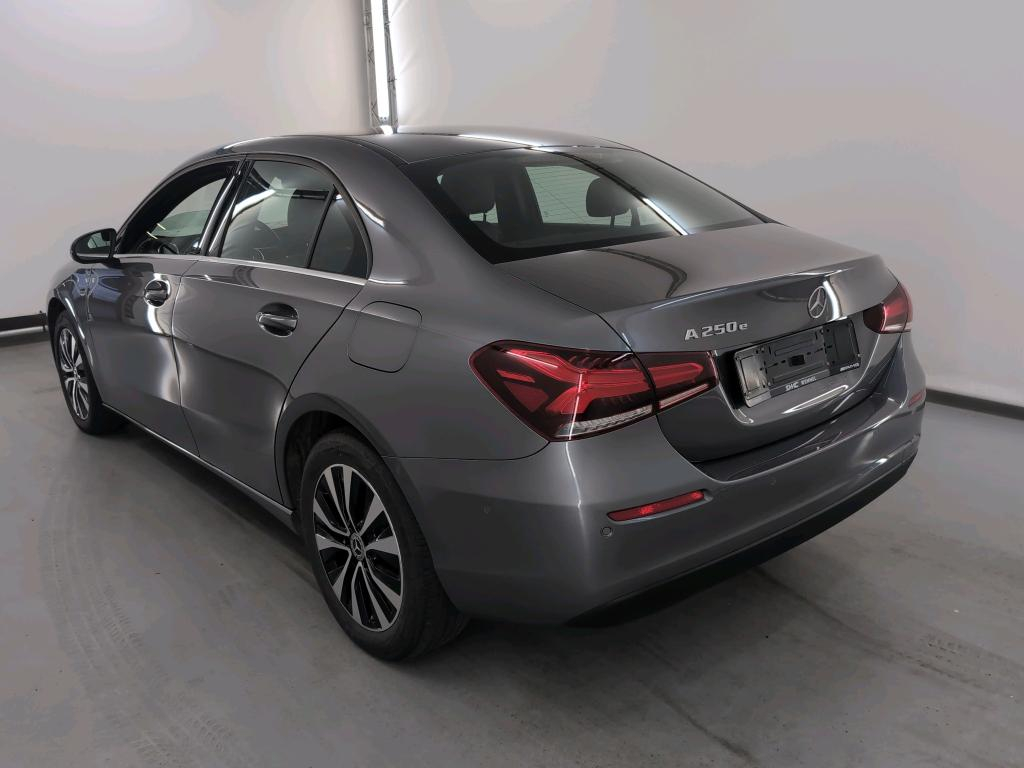 MERCEDES-BENZ A-CLASS LIMOUSINE 1.3 A 250 E BUSINESS SOLUTION DCT photo