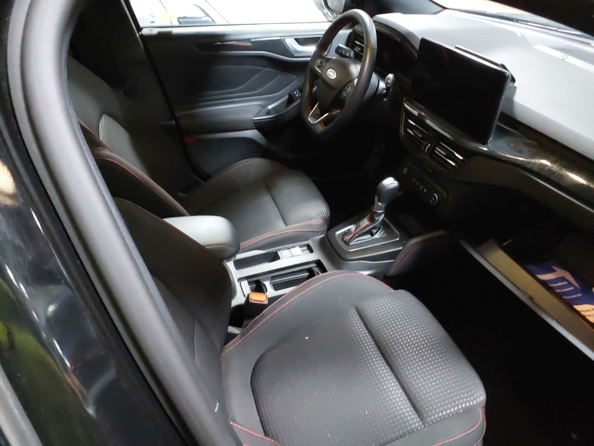 FORD Focus Sportbreak 1.0 Ecoboost 114KW 155CV S6.2 ST-LINE X(Winterpack) photo