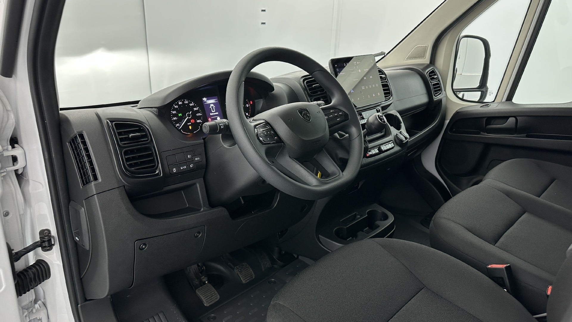 Peugeot Boxer L2H2 3.3 2.2 BlueHDi 140ch photo