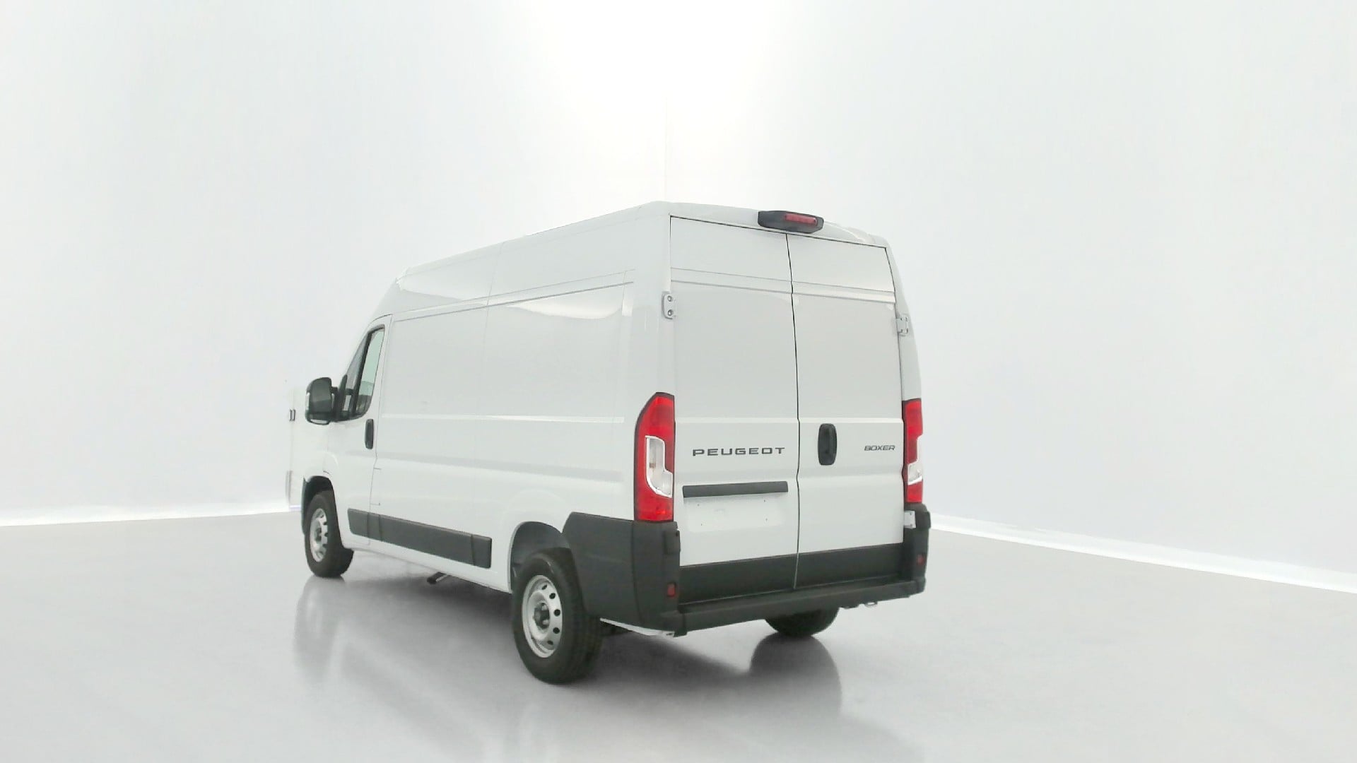 Peugeot Boxer L2H2 3.3 2.2 BlueHDi 140ch photo