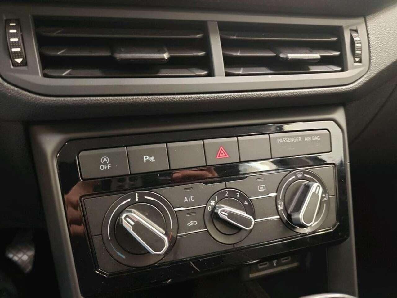 VOLKSWAGEN T-Cross 1.0 TSI Life photo