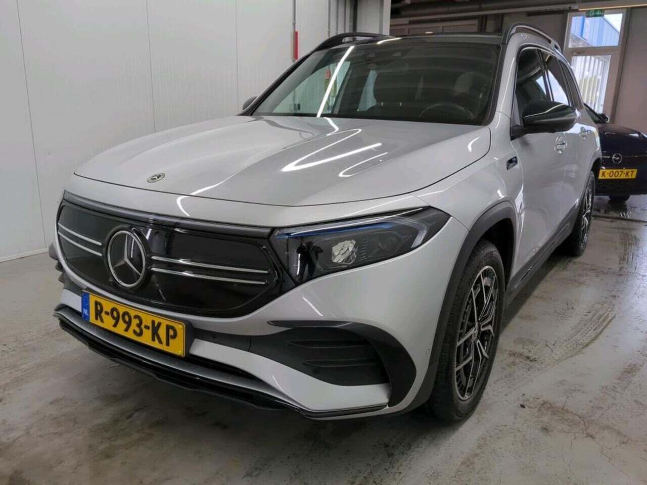 MERCEDES-BENZ EQB 300 4M. AMG Line