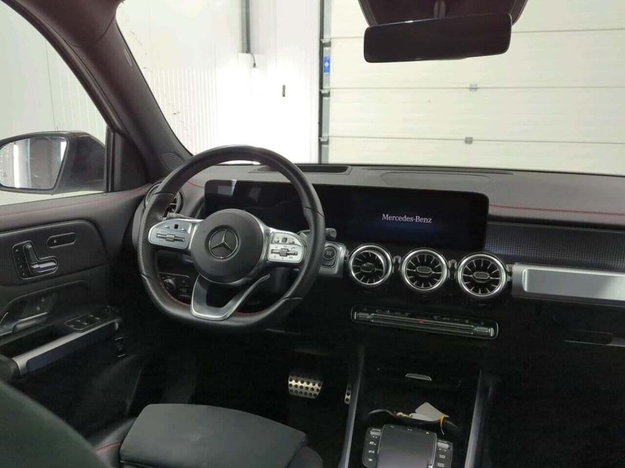 MERCEDES-BENZ EQB 300 4M. AMG Line photo