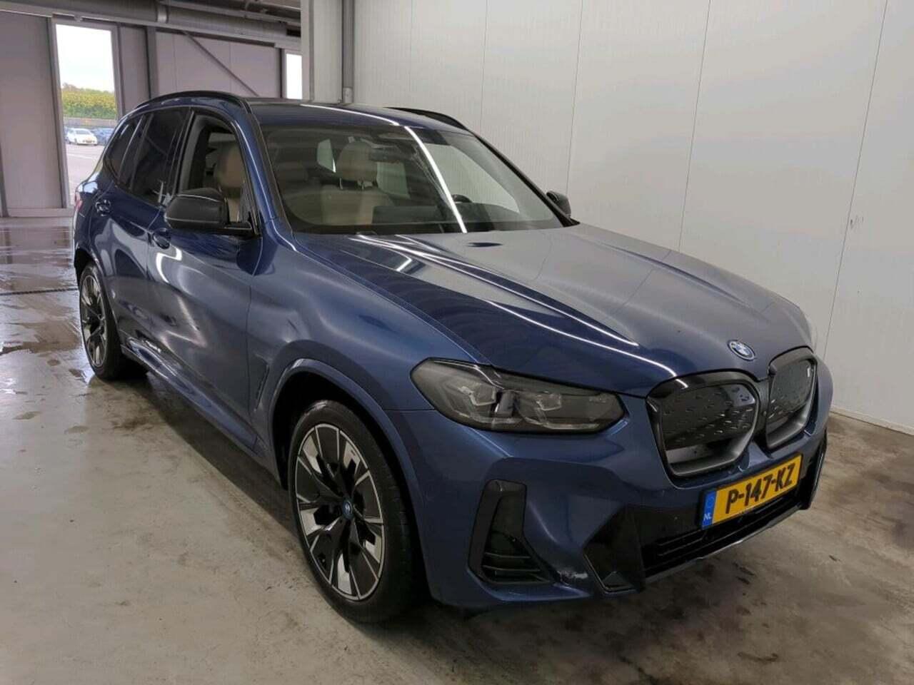 BMW iX3 High Executive photo