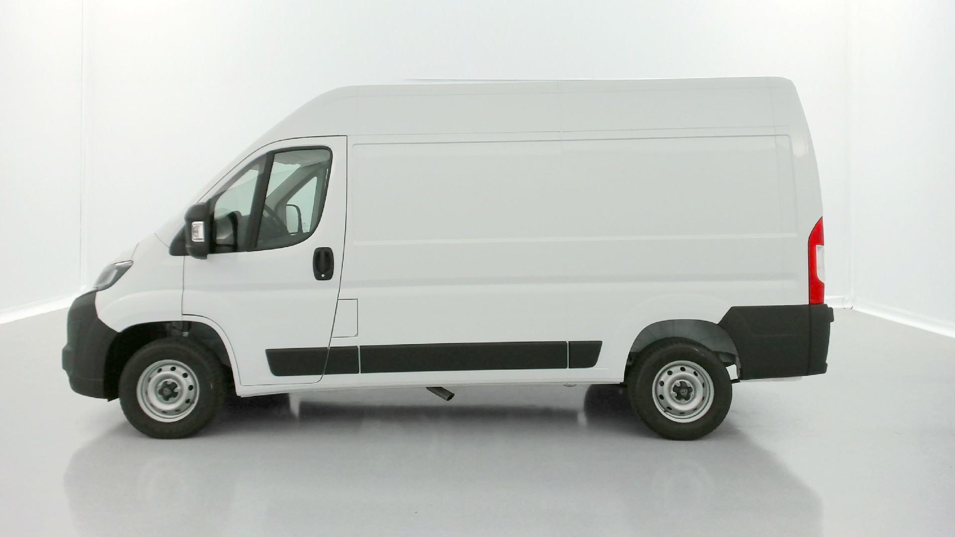 Peugeot Boxer L2H2 3.5t 2.2 BlueHDi 140ch photo