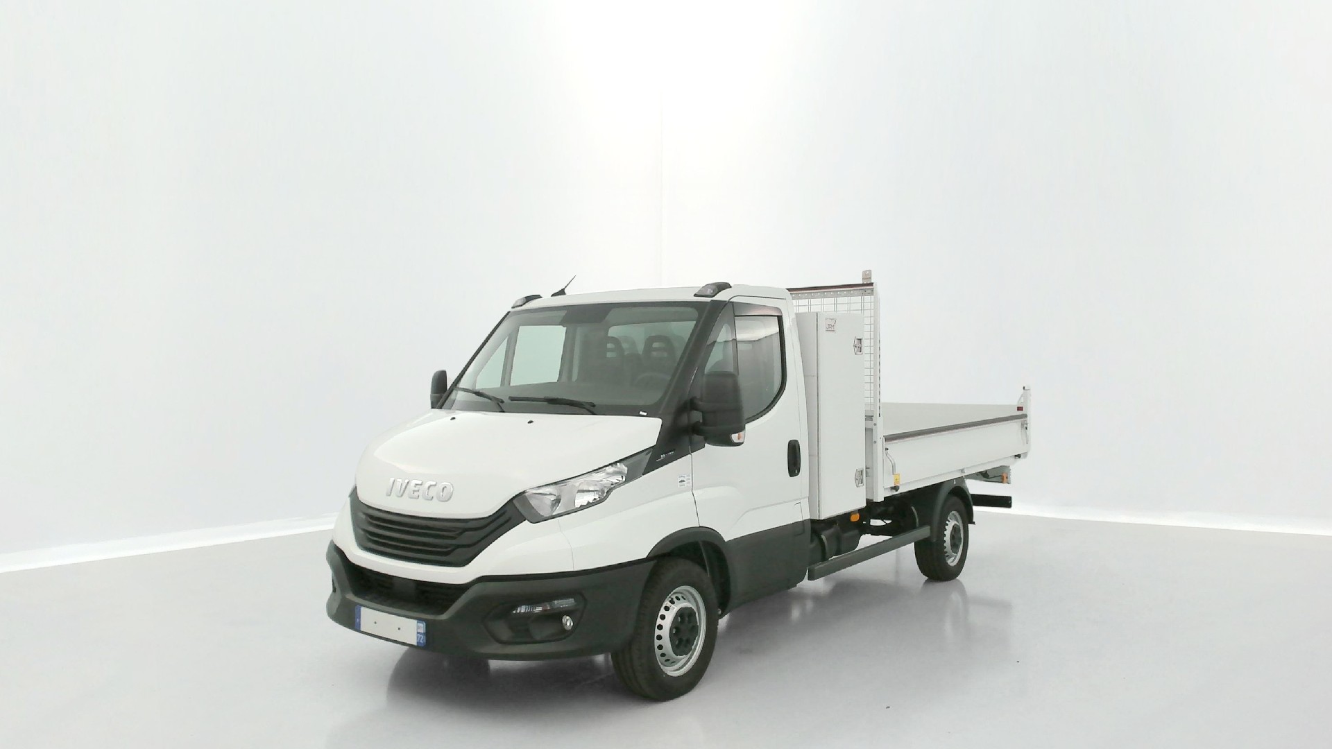 Iveco Daily 35S14 (Benne + Coffre JPM / Pack Business) 2.3L (2287cc) 136 hp diesel photo