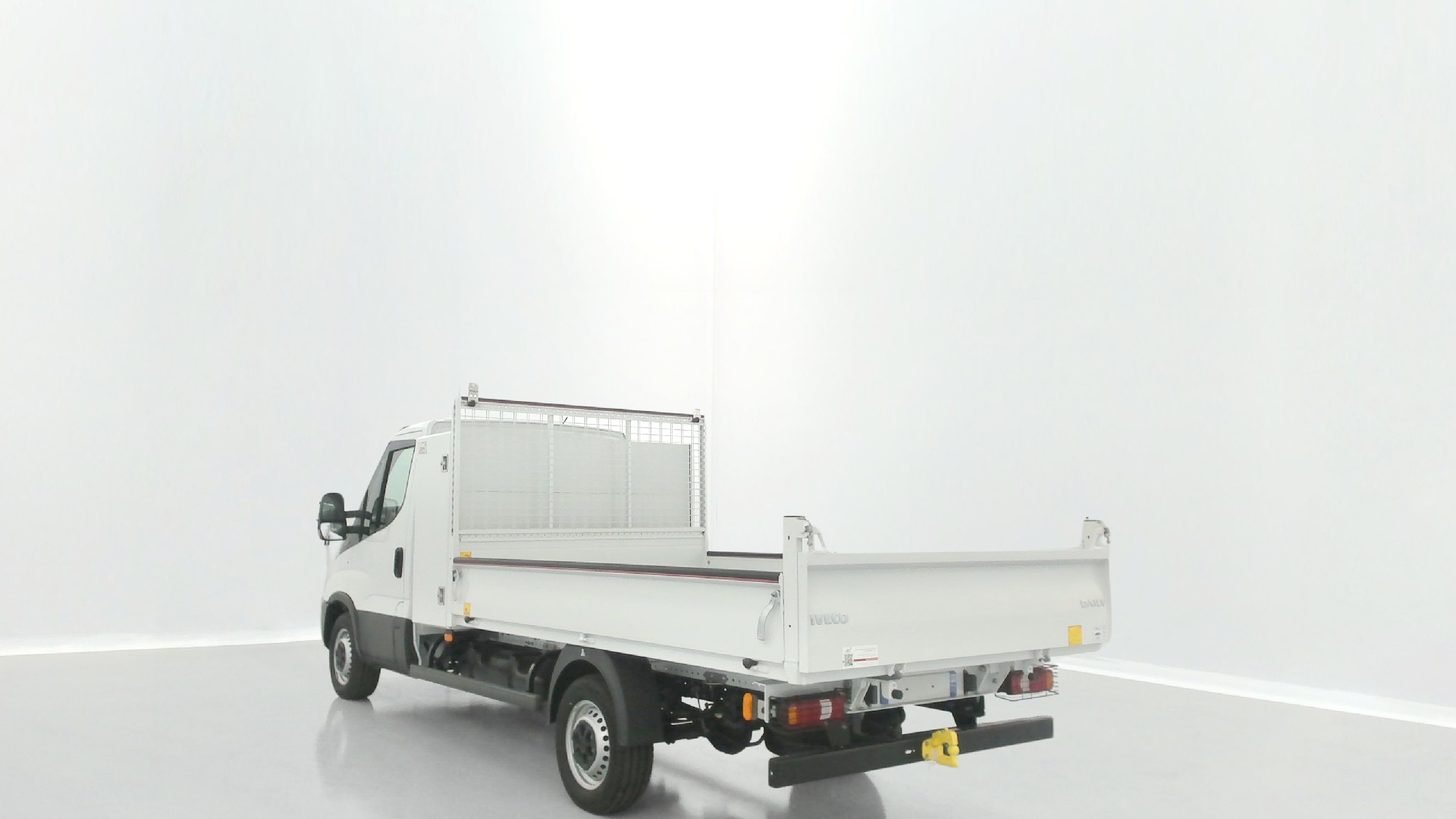 Iveco Daily 35S14 (Benne + Coffre JPM / Pack Business) 2.3L (2287cc) 136 hp diesel photo