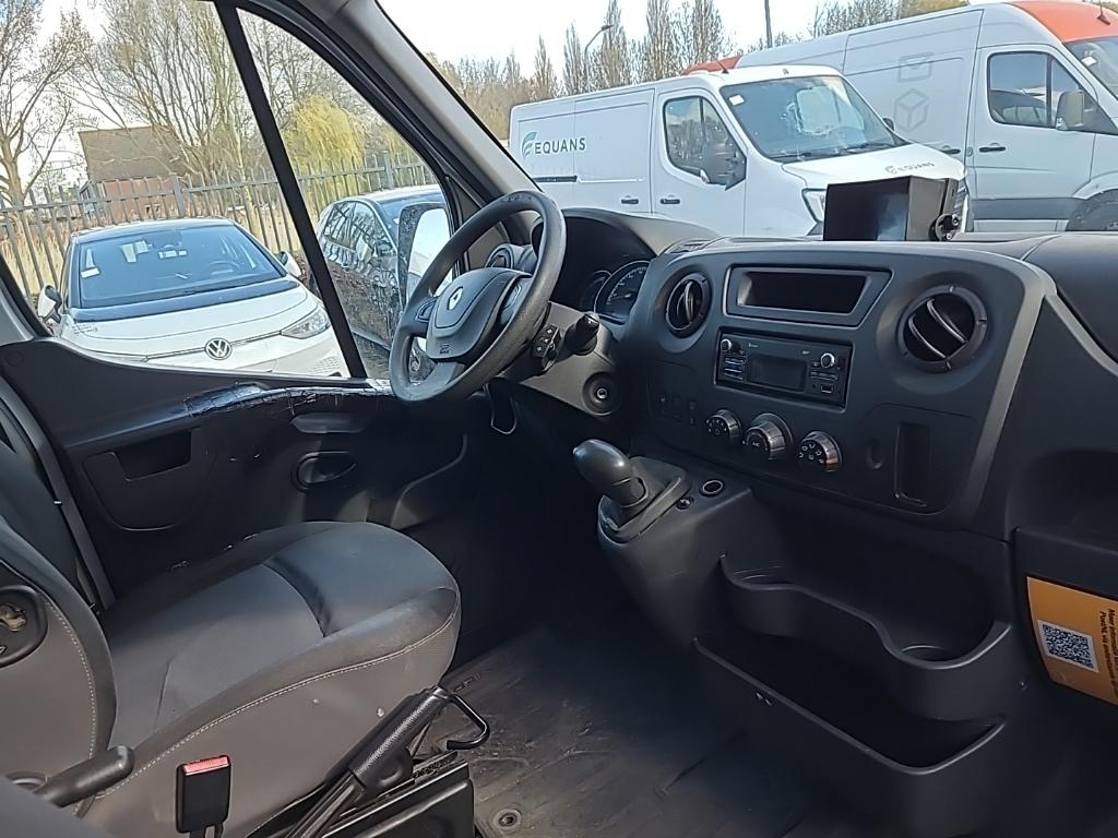 RENAULT Master GB Z.E. 33 kWh L3H2 T31 FWD 4D photo