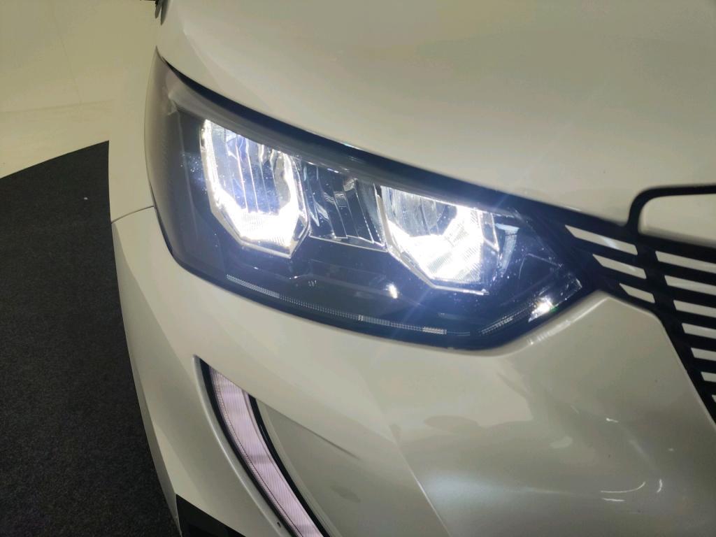 PEUGEOT e-2008 100 kW photo