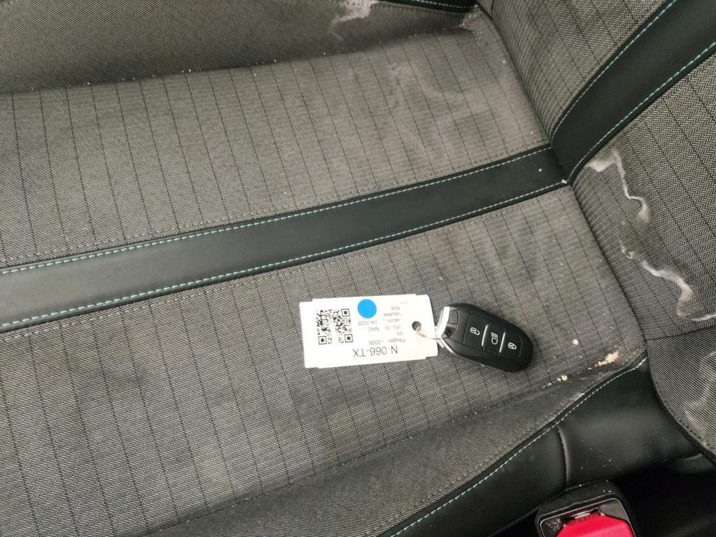 PEUGEOT e-2008 100 kW photo