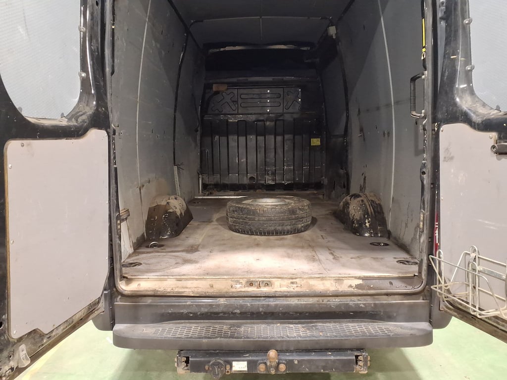 IVECO DAILY 35S FOURGON MWB HR DSL - 35S14V 2.3 Turbo VGT Hi-Matic (3520L) photo