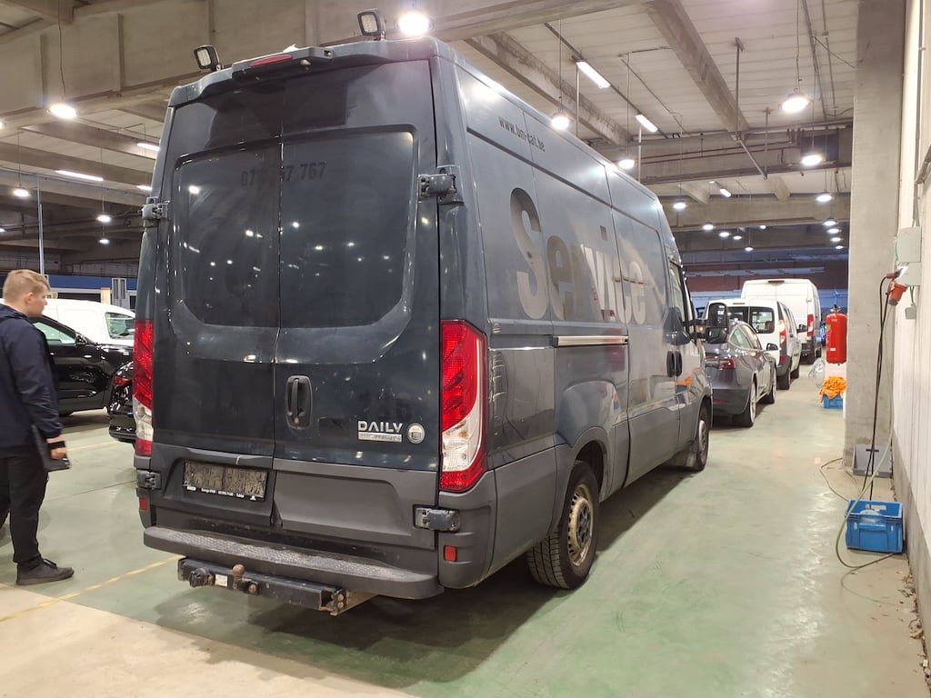 IVECO DAILY 35S FOURGON MWB HR DSL - 35S14V 2.3 Turbo VGT Hi-Matic (3520L) photo