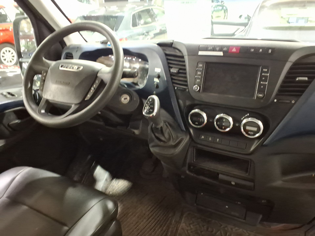 IVECO DAILY 35S FOURGON MWB HR DSL - 35S14V 2.3 Turbo VGT Hi-Matic (3520L) photo
