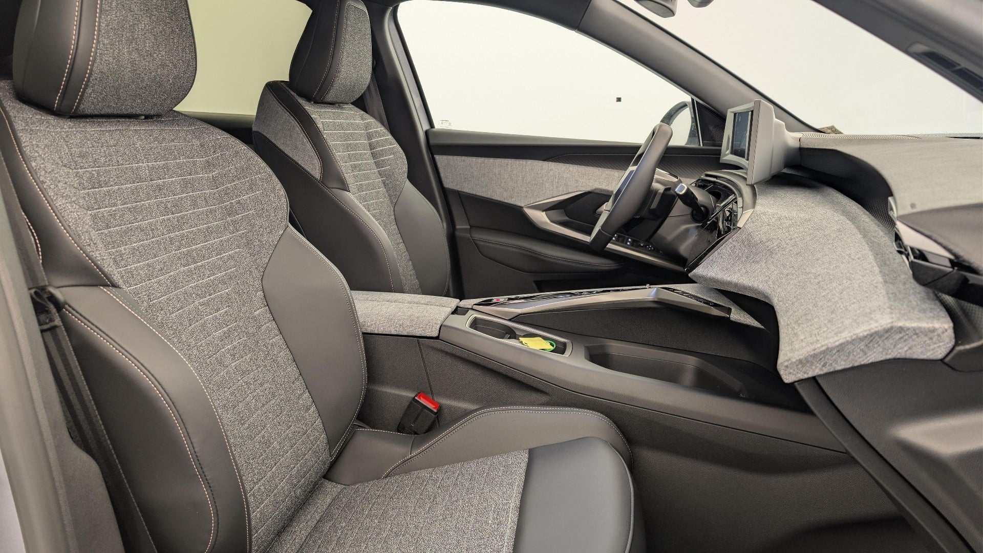 Peugeot 3008 Hybrid 145 e-DCS6 Allure photo